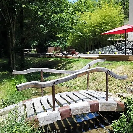 Moulin Bas, Prés De La Rivière