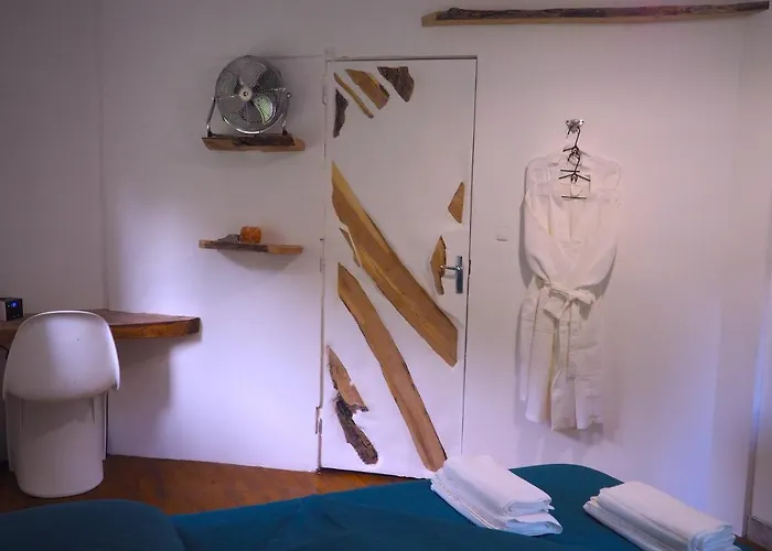 Moulin Bas, Prés De La Rivière Couette-café 3*