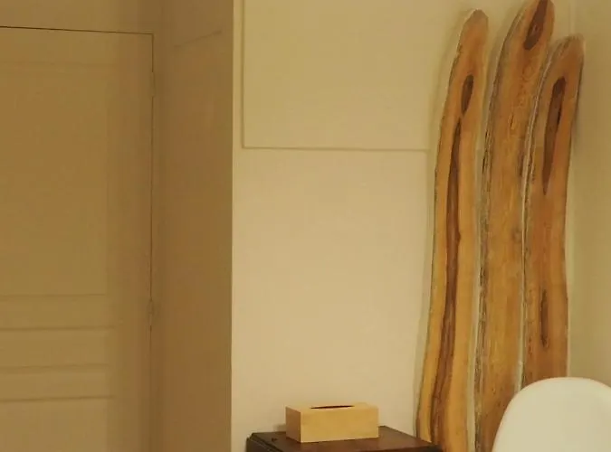 Moulin Bas, Prés De La Rivière Couette-café 3*