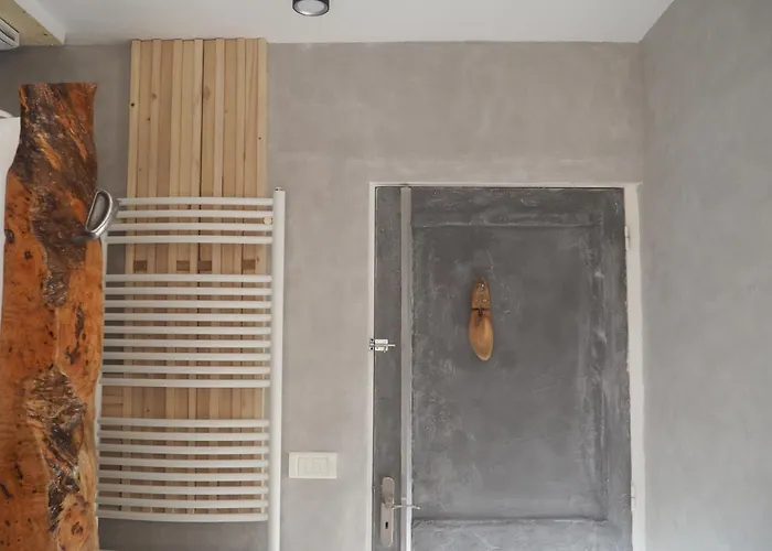 Moulin Bas, Prés De La Rivière 3*