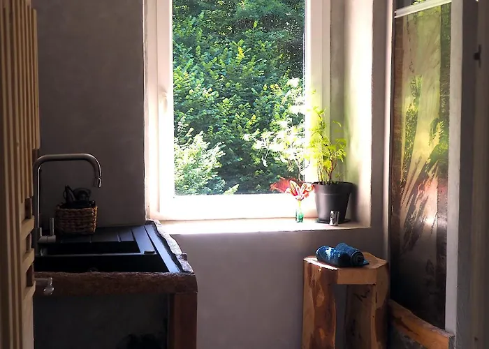 Moulin Bas, Prés De La Rivière Couette-café